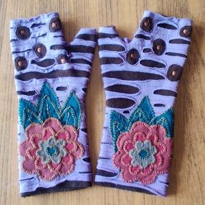 #NP6 Nepal gloves texting fingerless mittens NEW NWT